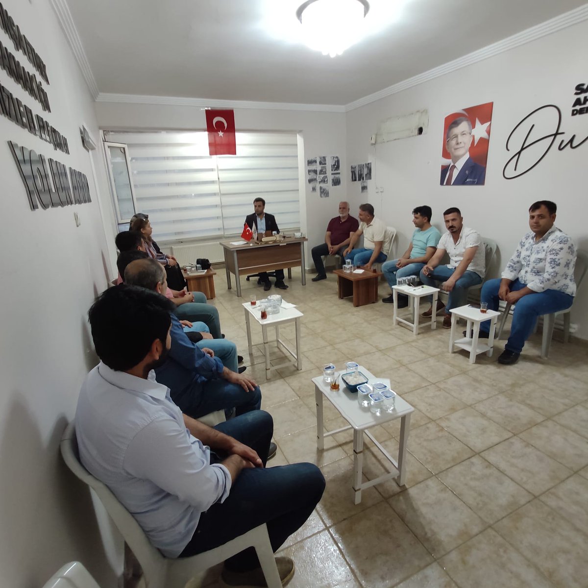 EminKancur's tweet photo. Haftalık ilçe toplantımızı YK üyelerimizin katılımıyla gerçekleştirdik @abdullahyesil63 @gelecek63 @HaliliyeGelecek  #gelecekteumutvar https://t.co/DTn0g1YGch
