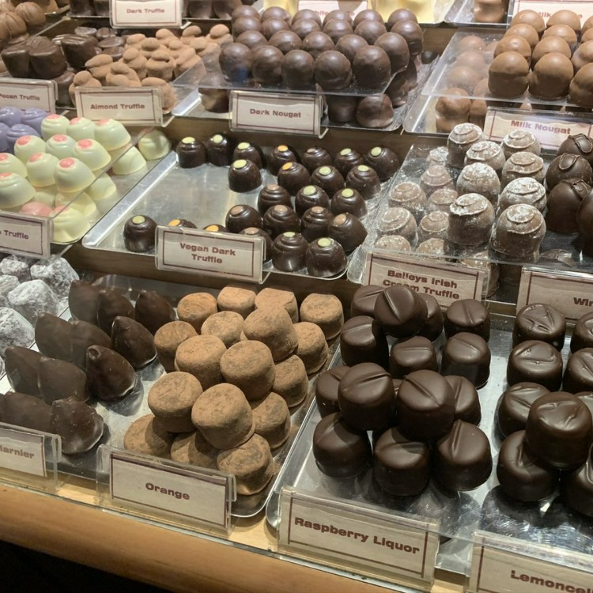 teuscherNY's tweet photo. The first bite is the sweetest -- until the second bite. #ROCKCENTER #ROCKEATS #ROCKSHOPS https://t.co/51p5OQJh2v