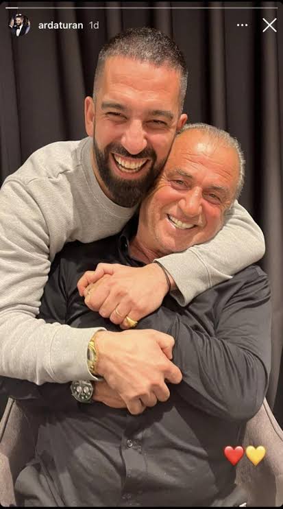 _vlknylmz's tweet photo. Alayınıza İmparator @fatihterim .
Alayınıza Kaptan @ArdaTuran .

Bu iki Galatasaray efsanesine sahip çıkmayanın Galatasaray'lılığından şüphe duyarım. Siz sahip çıkmayın biz sahip çıkarız... 💛❤️ https://t.co/CtxrukLS4z