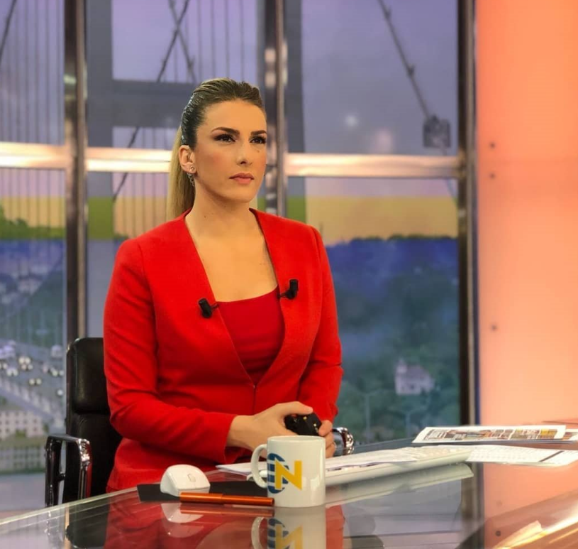 Televizyonun ünlü ekran yüzü Özlem Sarıkaya Yurt'tan bugün acı haber geldi. Bir süredir meme kanseri nedeniyle tedavi gören Özlem Sarıkaya Yurt, hastalığa yenik düştü. Ünlü spiker 39 yaşında yaşamını yitirdi.