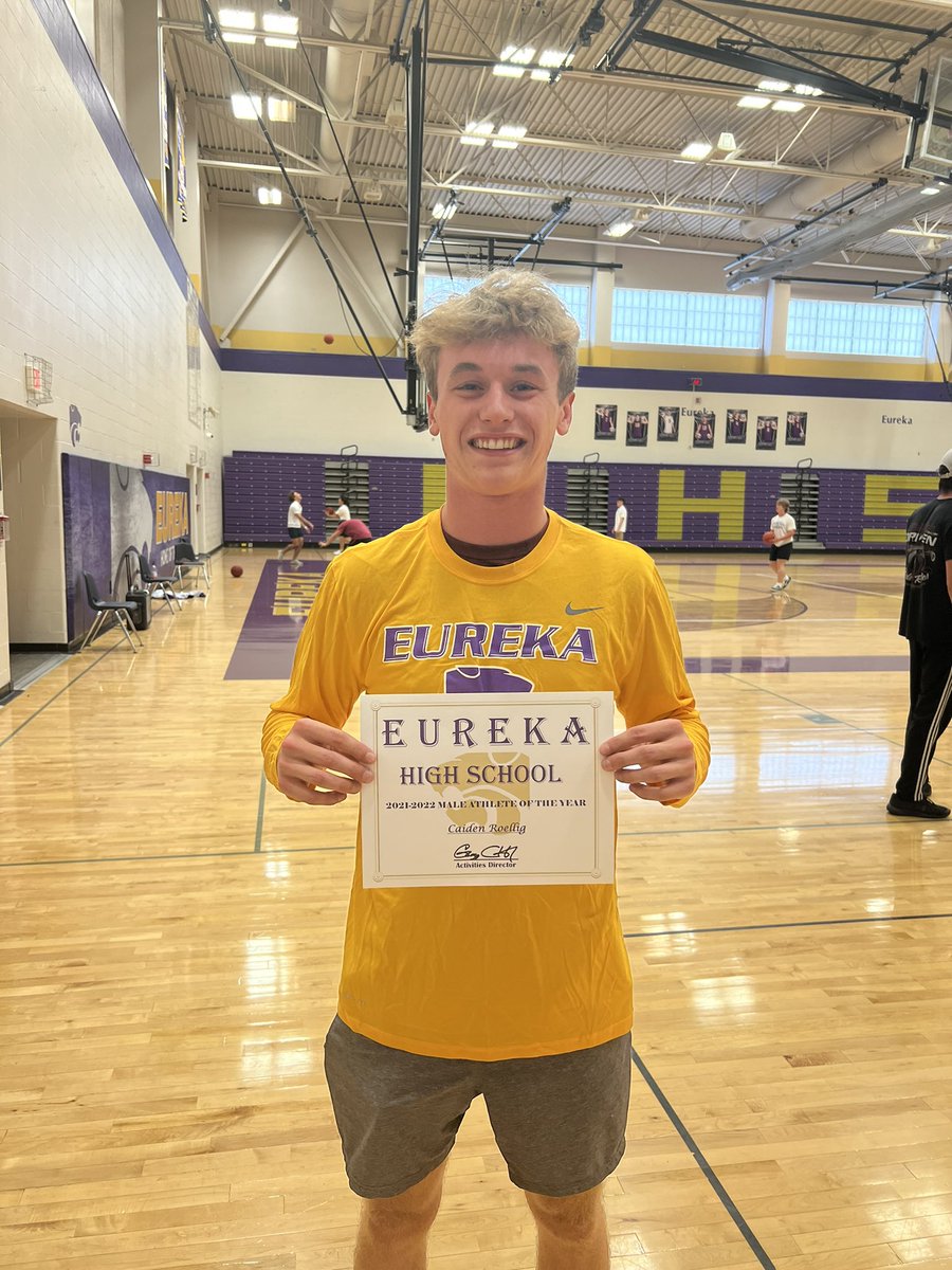 Congratulations to Caiden Roellig our 
2021–22 Eureka High School Male athlete of the year. Caiden played Soccer, Basketball and Golf for us!