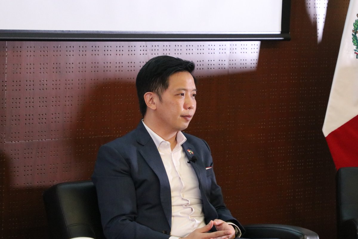 Tec_CSF's tweet photo. Recibimos la visita del Ministro de Estado de Comercio e Industria de Singapur, Alvin Tan; en compañía de nuestro #ProfesorTec, el Embajador de México, Miguel Ruiz Cabañas, para conversar con nuestros estudiantes sobre el ingreso de Singapur a la #AlianzaDelPacifico. 🇸🇬🇲🇽 #TecCSF https://t.co/w35a0n2yQP