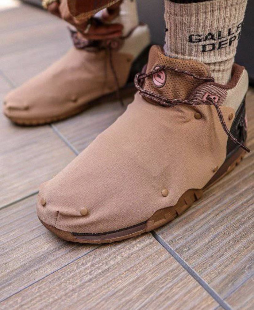 funkobellabae's tweet photo. @SnkrsStock 😳😳😳 #sneakerheads https://t.co/EQ9jXpKo5d