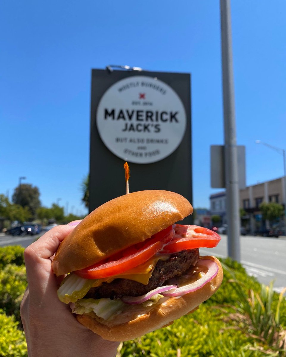Clear skies and Maverick Jack's burgers -- it's going to be a good day! 🍔😍

#maverickjacks #burlingameca #burlingameeats #yelppeninsula #peninsulafoodies #bayareaeats #familyfriendlyrestaurant #bayareafoodie #burlingamecalifornia #burlingametakeout #burlingamefoodie