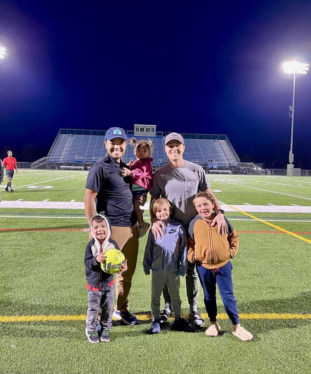 MayoPMRRes's tweet photo. @ChrisHaDO & @taylorjnorth doing #sidelinecoverage the right way! 🙌🏼
These two all-stars provided medical coverage for Med City FC, a semi-pro men’s soccer team here in Rochester, MN!
What better way than to bring the family along to enjoy the game and wonderful weather! ⚽️ https://t.co/pYb8Famwwl