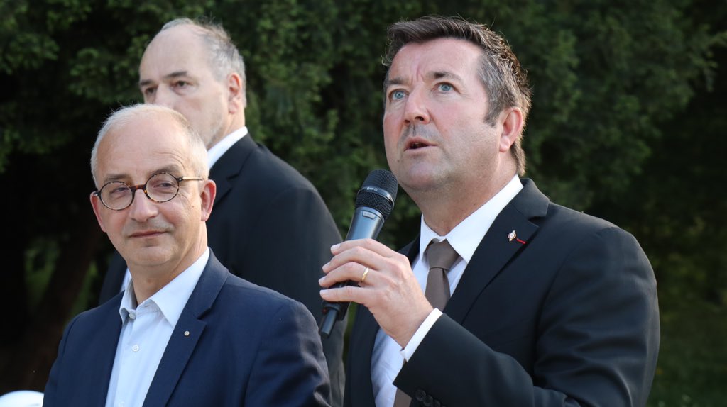 KARLOLIVE's tweet photo. 🤝 Soirée d’échanges entre les entreprises du territoire dans le décor splendide de la #MaisonDeFer de @villepoissy! 
L’occasion pour le @RotaryPoissy de remettre un prêt d’honneur de 5000€ à la société @taliconnected et son projet innovant 👏
Vive #Poissy &amp; son dynamisme local! https://t.co/darj8TR5hH