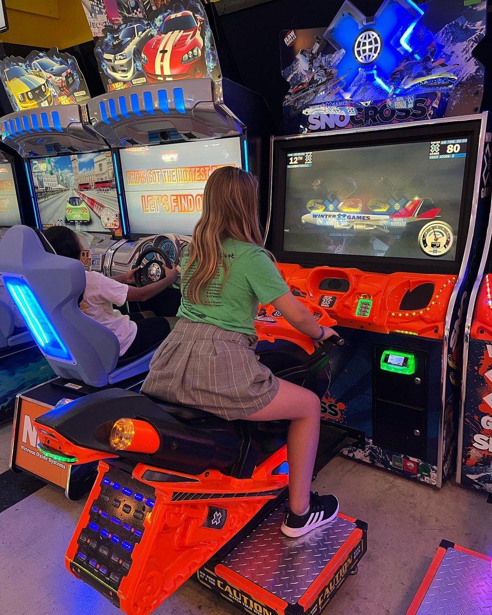 Celestron_Girl's tweet photo. Whatβs this the best end of the year party ever? 100%! @KinkaidSchool #onekinkaid #kinkaidms https://t.co/pd3PkTDEhE