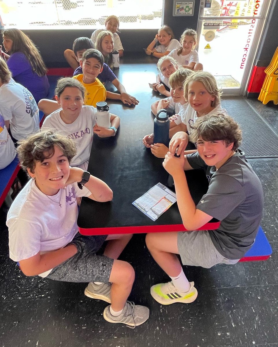 Celestron_Girl's tweet photo. Whatβs this the best end of the year party ever? 100%! @KinkaidSchool #onekinkaid #kinkaidms https://t.co/pd3PkTDEhE