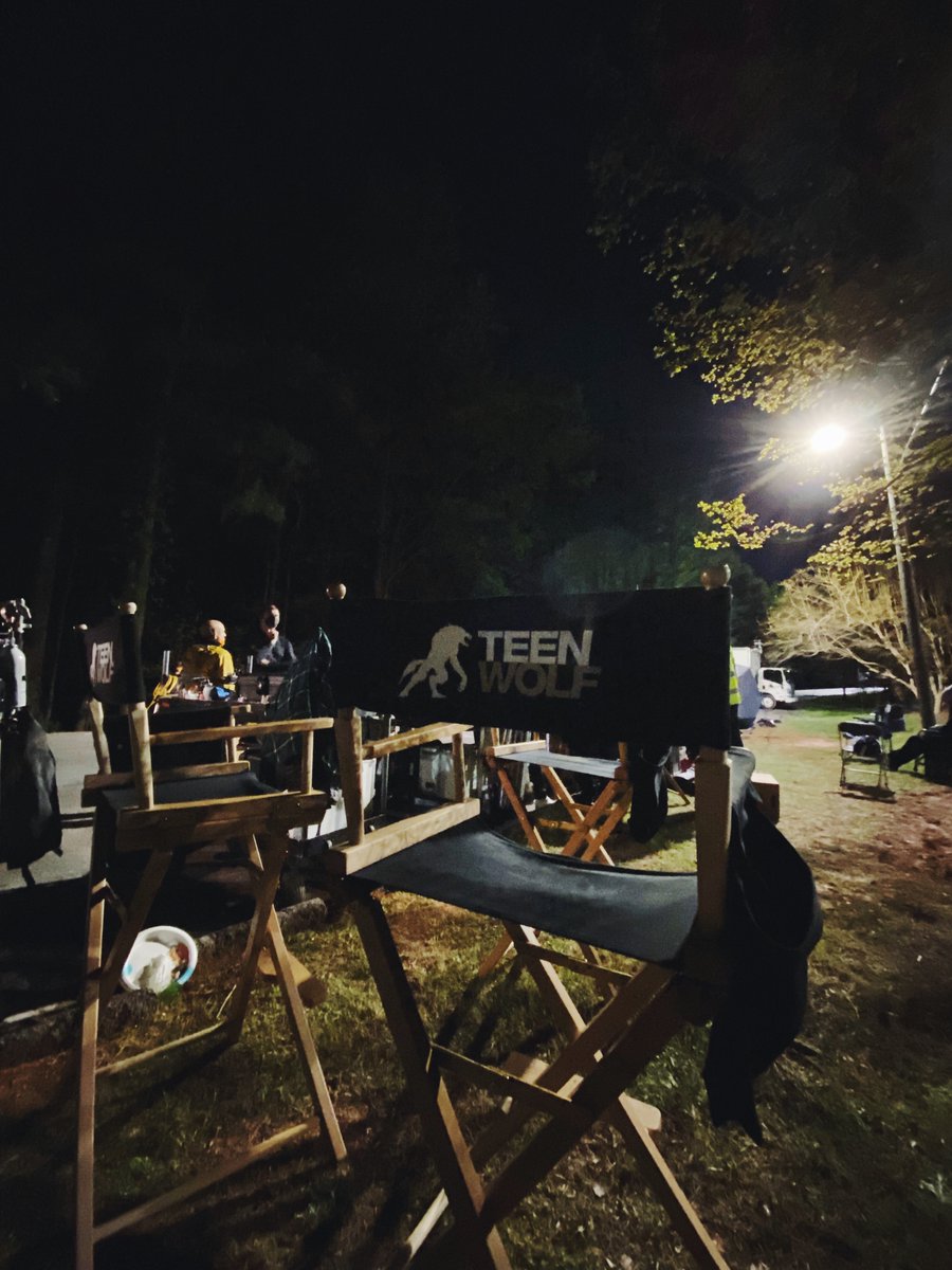 MTVteenwolf's tweet image. That&apos;s a WRAP on Teen Wolf: The Movie! 🎬 
Congratulations to the entire cast and crew on bringing the best pack back together. 🐺 
The #TeenWolfMovie is coming to @paramountplus.