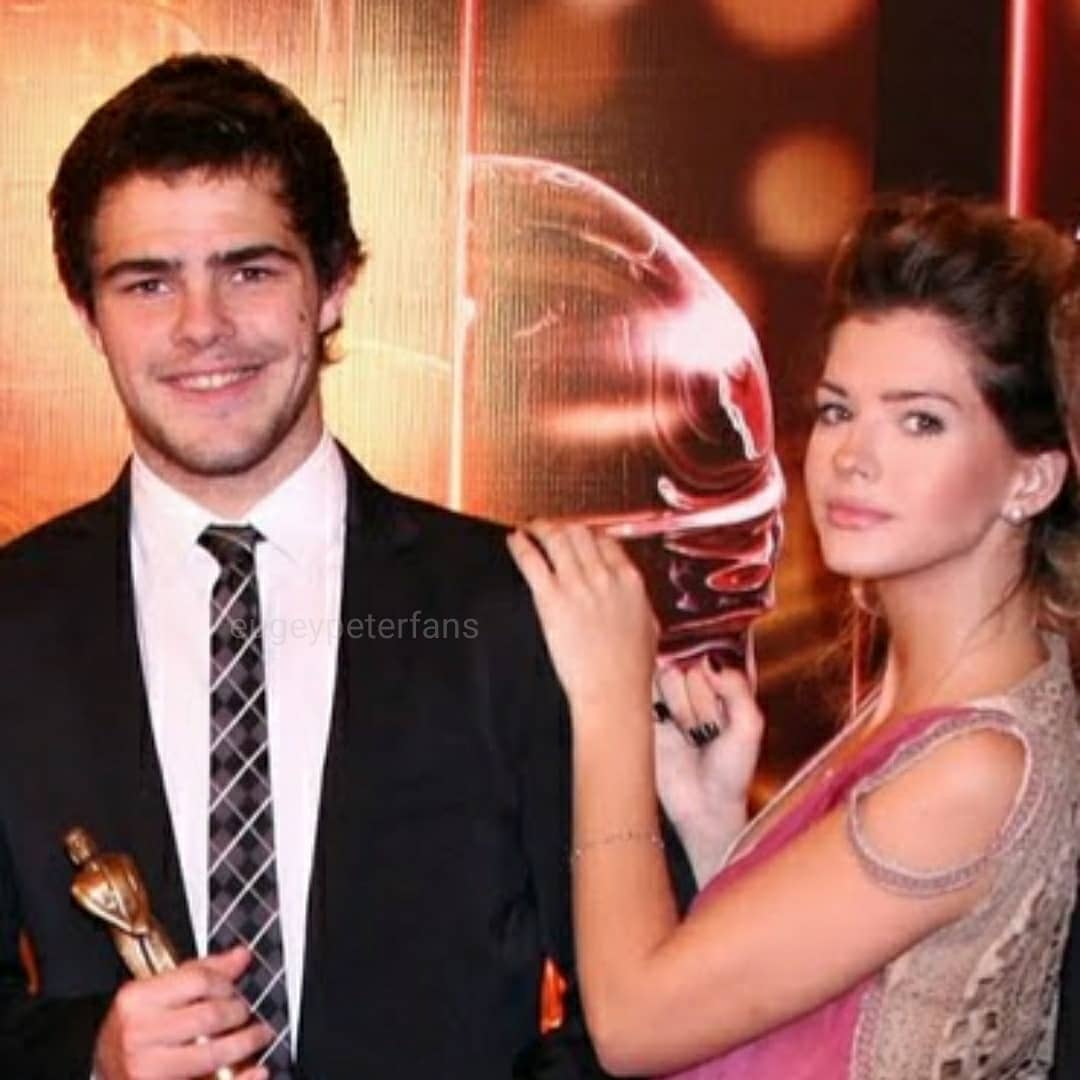 eugeypeterfans's tweet photo. Euge y Peter en los Martin Fierro ✨️ https://t.co/RyA1v5BV6k