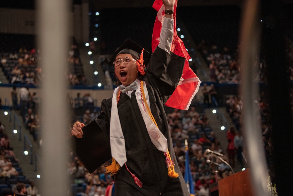 UofHartford's tweet photo. Let's have another round of applause for the #UHart Class of 2022.
When we look at photos from #UHartGraduation we see so much happiness, hope, and pride. You did it! We can't wait to see what you accomplish next.
πΈ View a full album of photos here: https://t.co/LYW5tsGdLJ https://t.co/FiOSXpOj25