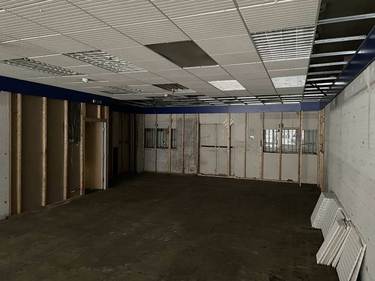 GeekBarnsley's tweet photo. We have rooms 🙌. That’s all the stud work pretty much done. Ready for a bit of plasterboard now!! 😎

#geekretreatbarnsley #geekretreat #barnsley #barnsleyisbrill #fitout #tabletopgames #tabletopgaming https://t.co/PpQOUP3w62