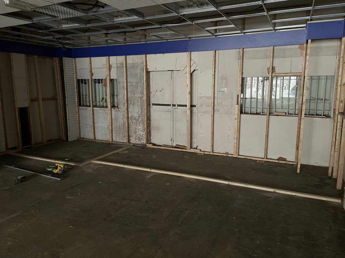 GeekBarnsley's tweet photo. We have rooms 🙌. That’s all the stud work pretty much done. Ready for a bit of plasterboard now!! 😎

#geekretreatbarnsley #geekretreat #barnsley #barnsleyisbrill #fitout #tabletopgames #tabletopgaming https://t.co/PpQOUP3w62