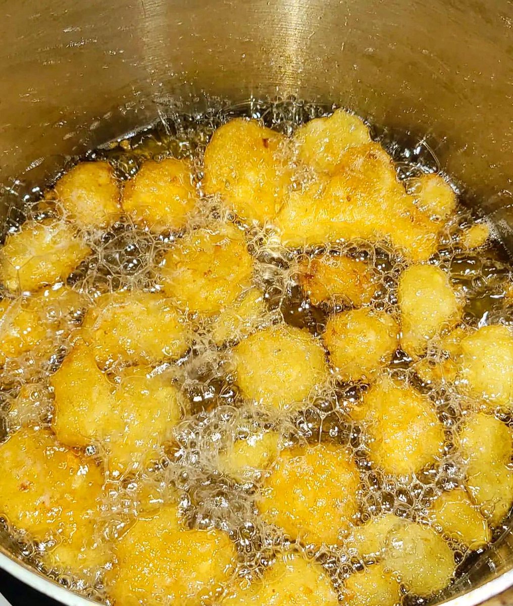 🥔 Bubble potato chips 🥔 

Another delicious potato recipe, courtesy of The Boyfriend. 

#homemade #homemadefood #homemadecooking #homemadedinner #homemadesnack #homecooking #homecooking101 #yumyum #guelphbusiness #guelphlife #guelphontario #guelphsmallbusiness #dietitianeats