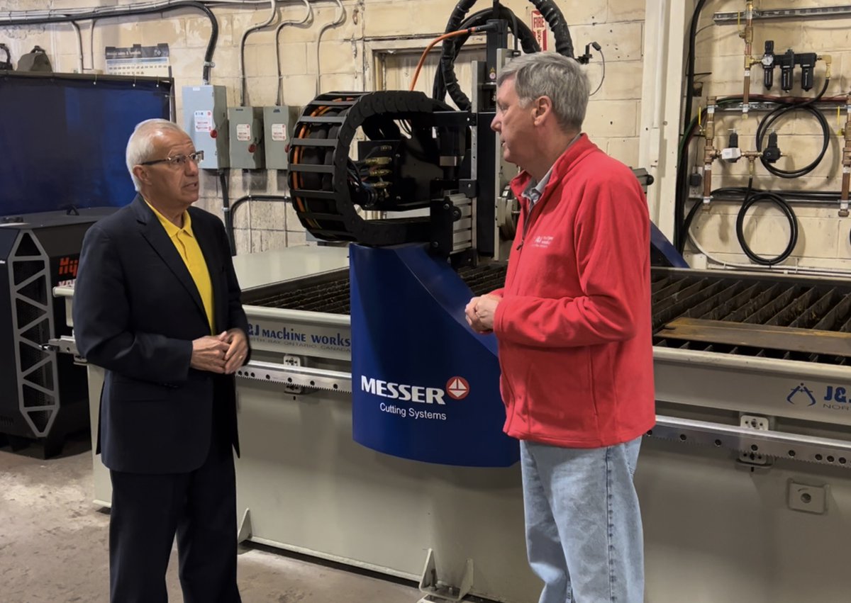 Great to join Andy Walker of J&amp;J Machine Works to talk about North Bay's mining community and their important role in Ontario's EV revolution.

The $14 billion in EV investments all need critical minerals, and the equipment to get it out of the ground!

vicfedeli.ca/2022/05/17/nor…