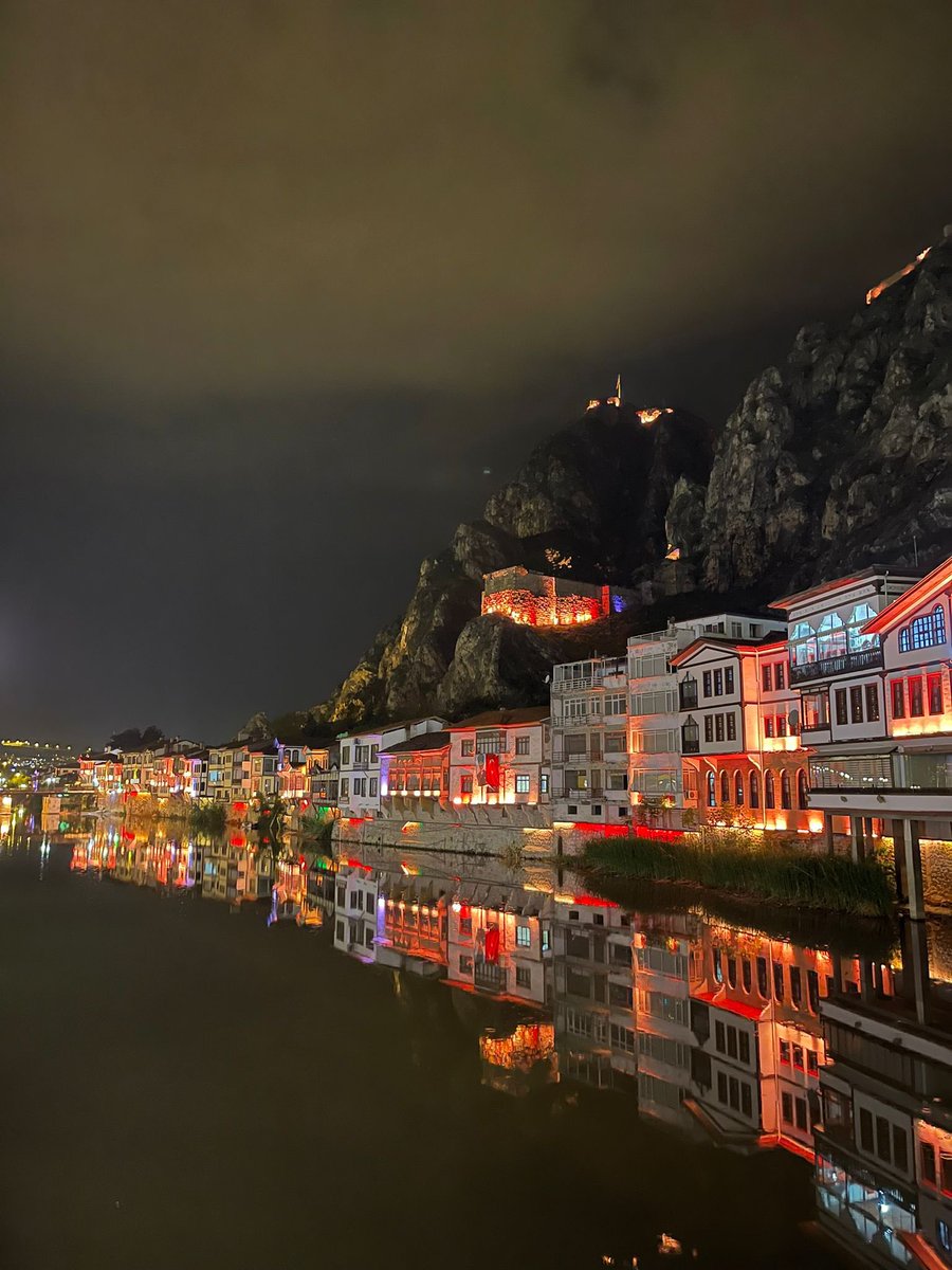 Bu şehrin girdabındayım