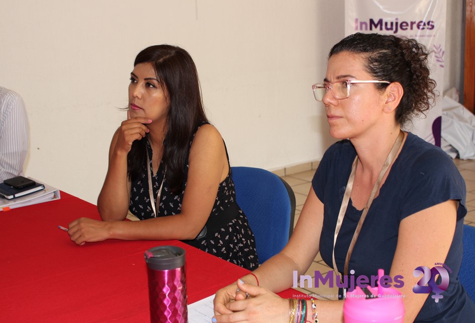 InMujeresGDL's tweet photo. El día de hoy se llevó a cabo la reunión con las Unidades Especializadas en Atención Integral de Violencia Contra las Mujeres y niñas #UNEAS, para generar estrategias coordinadas de trabajo y que las mujeres y niñas tapatías vivan una vida libre de violencias.🤝👏👭✅ https://t.co/JCW8b8JfiX