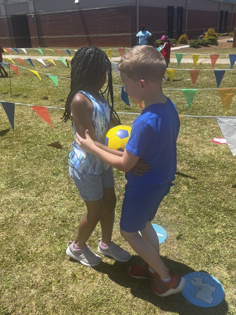 MtCarmelES_HCS's tweet photo. Second and Third grade Field Day!!
@HenryCountyBOE @iammrsbolds @MediaSpecNikki @trg_gator
#expectexceptionalhcs #BetterTogetherHenry #Fieldday2022 #belikepike #mustangsrock #makingBOLDmoves https://t.co/6S6TPlV7tl