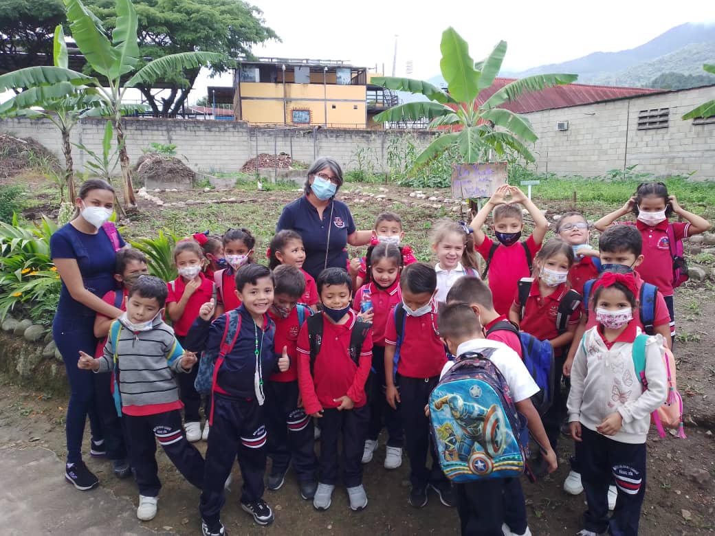 EB_SIMONBOLIVAR's tweet photo. Hoy 18/05/22 en la @EB_SIMONBOLIVAR Vinculación Inicial. Centro de Educación Inicial "Vasquez de León" @MPPEDUCACION @charlychaves @Crazet2011 @ZonaEducTachira @CLIFPMTACHIRA @SPETachira @clifpsc @Laavanzadora https://t.co/cpVG6Nl54P