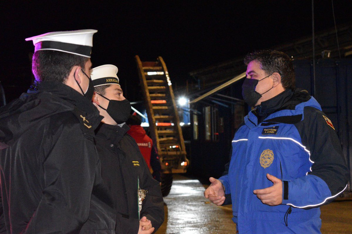 PDI_Aysen's tweet photo. Durante el fin de semana, detectives de la Sección Migraciones #Aysén y de la Brigada Antinarcóticos #Coyhaique, junto a personal de @AduanaCL y @DGTM_Chile, realizaron una fiscalización en el muelle de #PuertoCisnes, controlando a ciudadanos nacionales y extranjeros. https://t.co/XepNyjvuRI