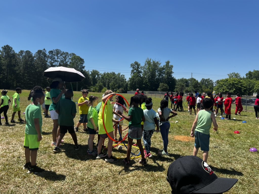 MtCarmelES_HCS's tweet photo. Second and Third grade Field Day!!
@HenryCountyBOE @iammrsbolds @MediaSpecNikki @trg_gator
#expectexceptionalhcs #BetterTogetherHenry #Fieldday2022 #belikepike #mustangsrock #makingBOLDmoves https://t.co/7hnWaFtF9g