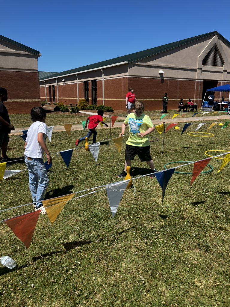 MtCarmelES_HCS's tweet photo. Second and Third grade Field Day!!
@HenryCountyBOE @iammrsbolds @MediaSpecNikki @trg_gator
#expectexceptionalhcs #BetterTogetherHenry #Fieldday2022 #belikepike #mustangsrock #makingBOLDmoves https://t.co/7hnWaFtF9g