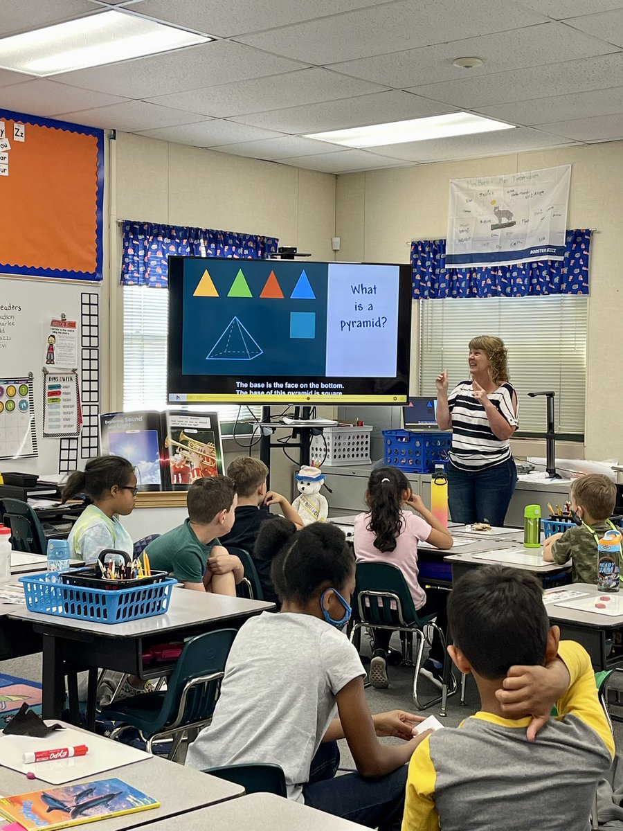 Do YOU know the defining attributes of a pyramid? <a href="/mrsburke_NM/">しおん.</a> ‘s class knows!! It has a base &amp; 3 or more triangular faces that meet at a point called an apex. Wow!!!! These students are SMART!!! #TimberwolfProud #SmartiePants