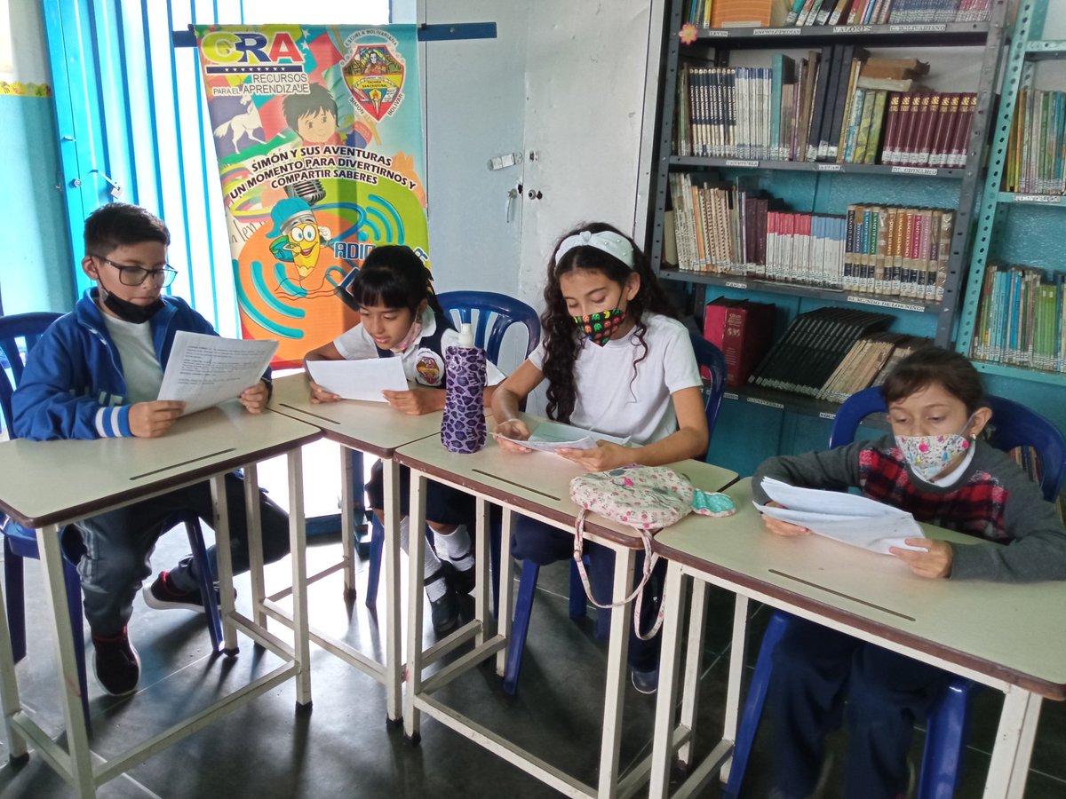 EB_SIMONBOLIVAR's tweet photo. @EB_SIMONBOLIVAR preparándonos para nuestro programa de Radio "Simón y sus Aventuras" en YVKE 94.5
@MPPEDUCACION @charlychaves @Crazet2011 @ZonaEducTachira @CLIFPMTACHIRA @clifpsc @ZonaEducTachira @_LaAvanzadora https://t.co/DEiSZ6uVDw