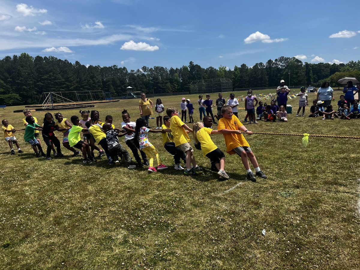 MtCarmelES_HCS's tweet photo. First grade Field Day!!
@HenryCountyBOE @iammrsbolds @MediaSpecNikki @trg_gator
#expectexceptionalhcs #BetterTogetherHenry #Fieldday2022 #belikepike #mustangsrock #makingBOLDmoves https://t.co/W7XtmGKZVl