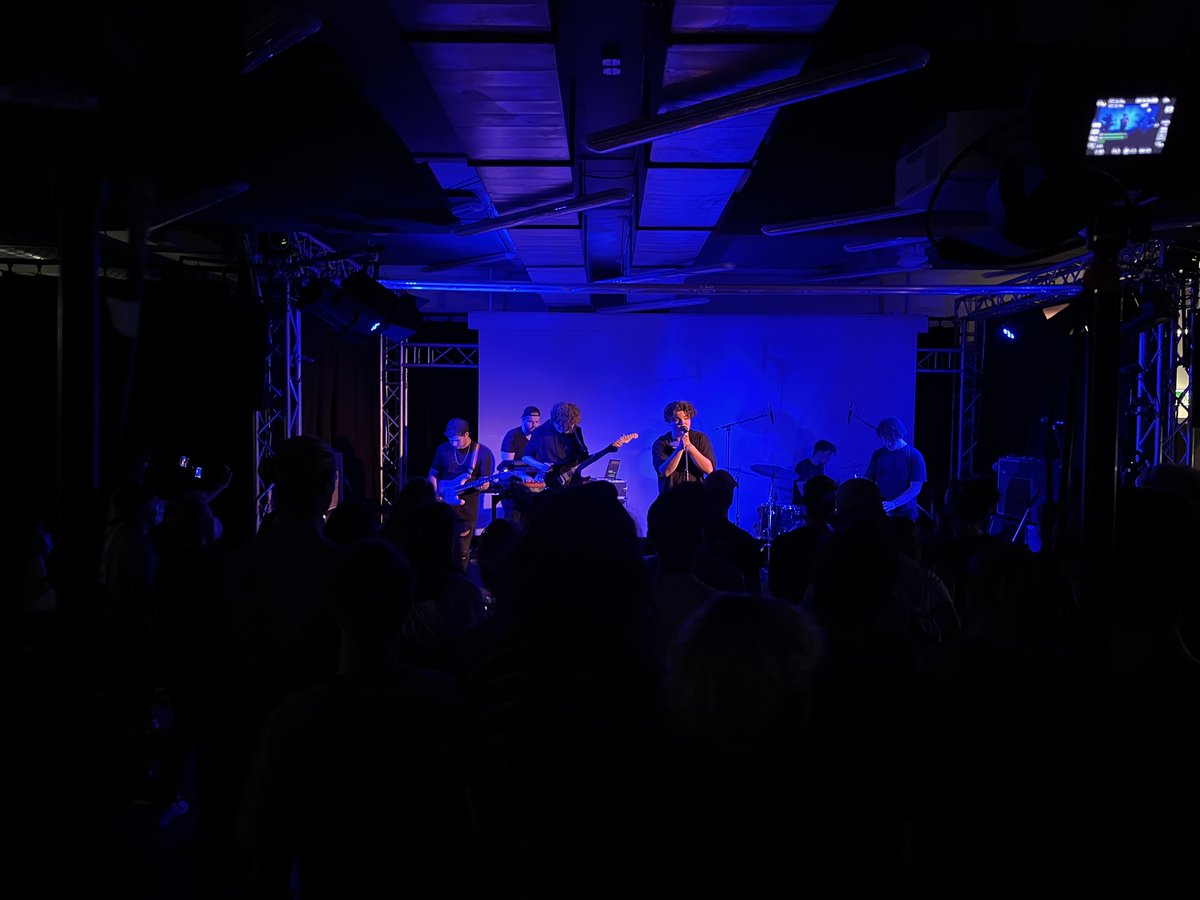 frenezulejo's tweet photo. @UdoDahmen @Popakademie_BW Paul Nadler is #NowPerforming @Popakademie_BW #WorkInProgressClub https://t.co/XfQTpLRHIk