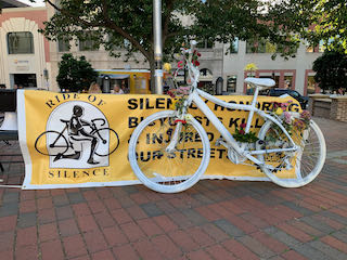 BikeDurham's tweet image. Every 16 days there is someone killed or seriously injured through traffic violence while walking or biking in Durham.  

Tomorrow at 6pm @ CCB Plaza we gather and ride to remember and to call for safer streets. Let us know you're coming: actionnetwork.org/events/ride-of… 
#RideOfSilence