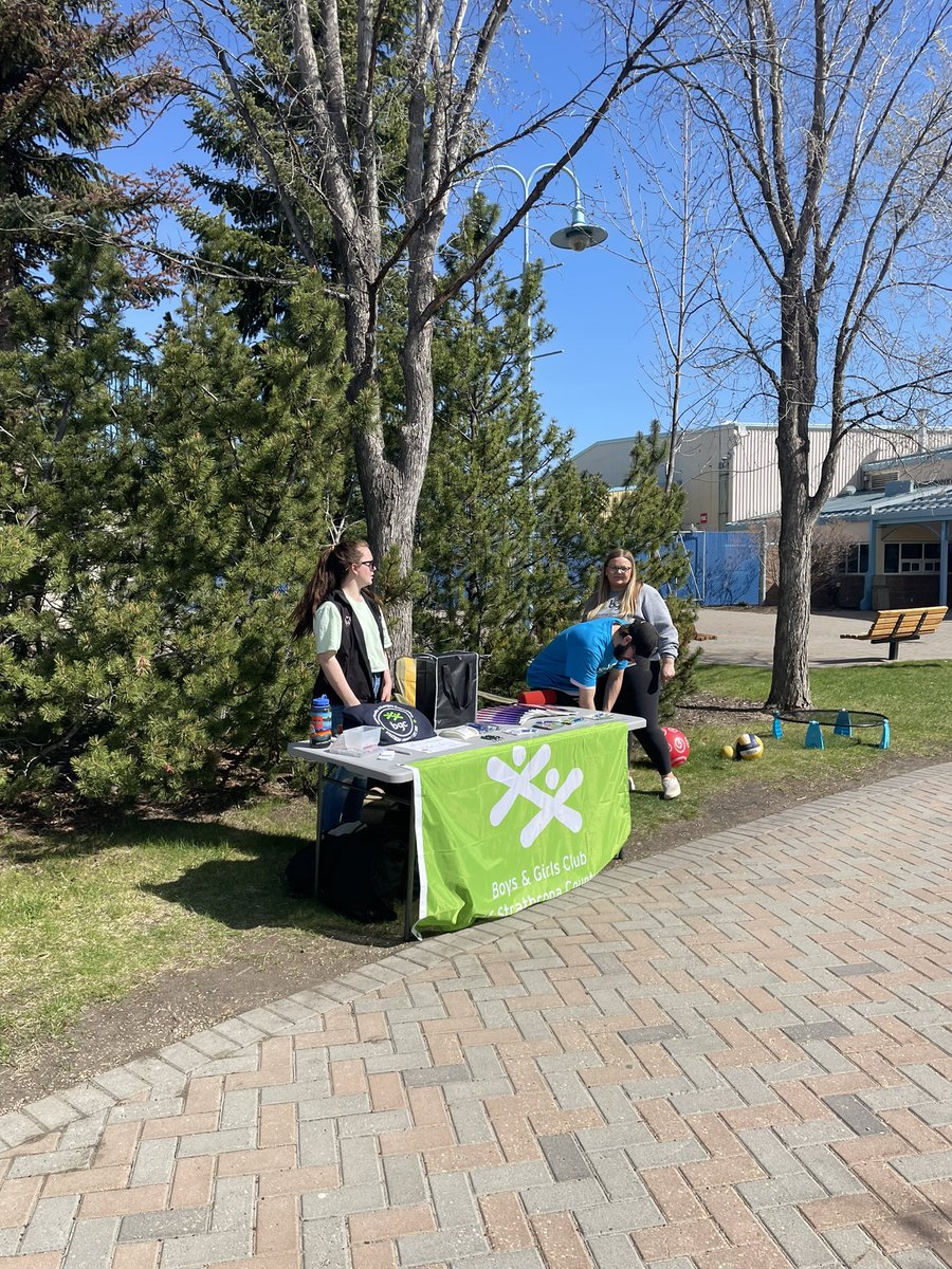 BGCStrathcona's tweet photo. BGC Strathcona County was thrilled to be at the @SaffronCentre Consent Event this weekend at Broadmoor Park! Participants ran 5k for a beautiful day and we had a ton of fun for a very important cause! #gotconsent #bgcstrathcona #sherwoodpark https://t.co/1ix99zZnmb