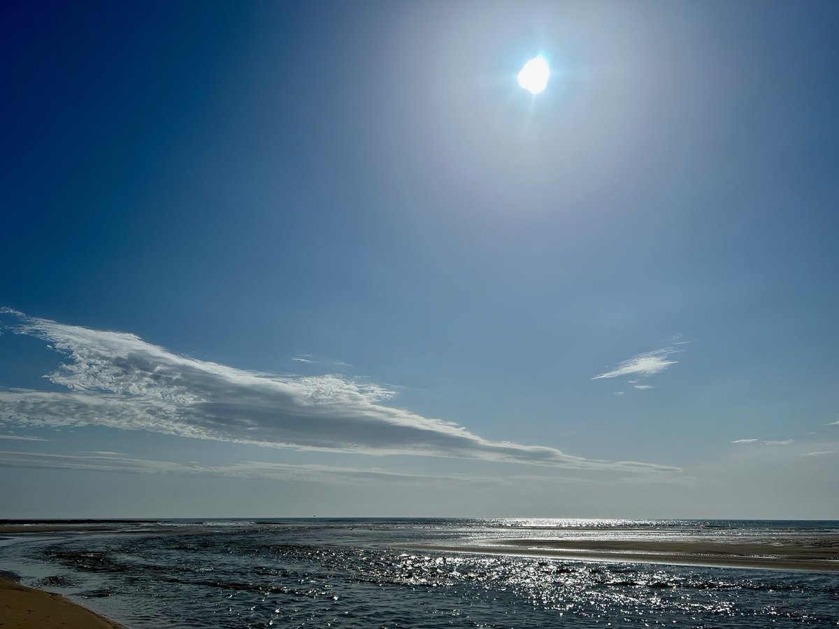 TomCadwallender's tweet photo. ‘Down to the Waterline’ River Aln joins the North Sea in Alnmouth Bay. #mypatch #mylife #mytime https://t.co/N11TyhPVlb