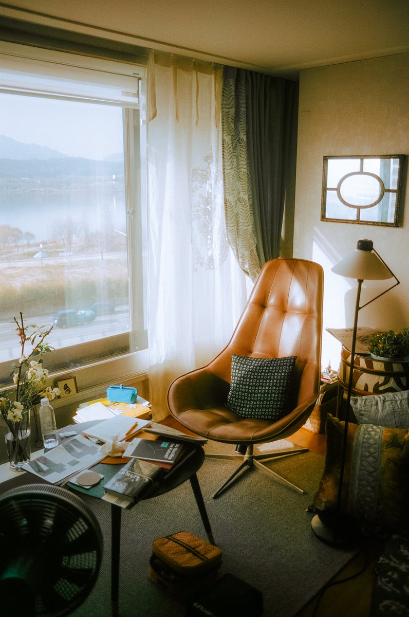 akimpix's tweet photo. Reading Nook https://t.co/zYQn1m49ES