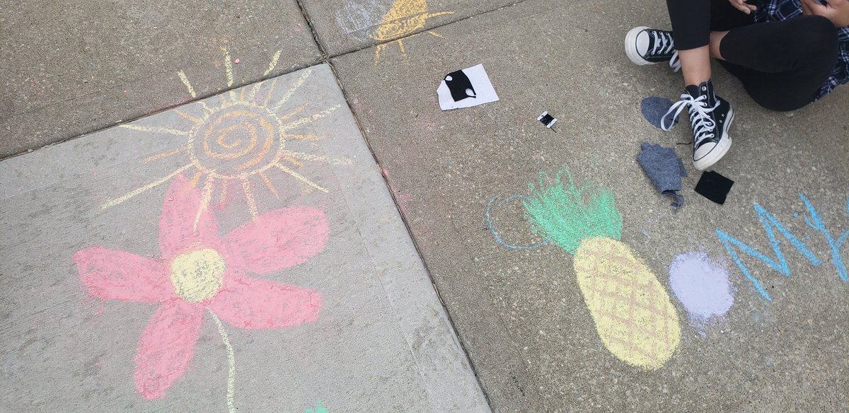Sidewalk chalk creations! The weather was perfect for outside art making today! <a href="/hhehornets/">Hawthorn Hill Elementary</a>
