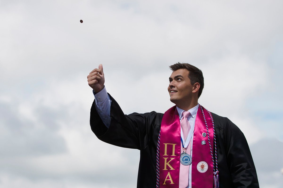 CNUcaptains's tweet photo. We're still celebrating! Graduates and their families were all smiles across our campus as they celebrated their momentous achievements at commencement. Congratulations again to the Class of #CNU22 – we know you'll do great things! #CaptainForLife https://t.co/uQUOdFCpcv