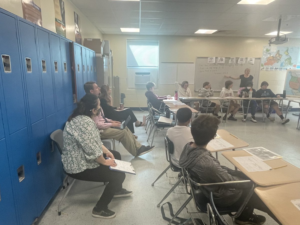 MrsCEastShore's tweet photo. The most powerful professional learning….teachers teaching and modeling for colleagues @MrsEtense @RKravecs3 @MrsB_ESMS @pbegin97 #takingrisks #studentagency #hqi #studenthistorians https://t.co/phrqdpFed3