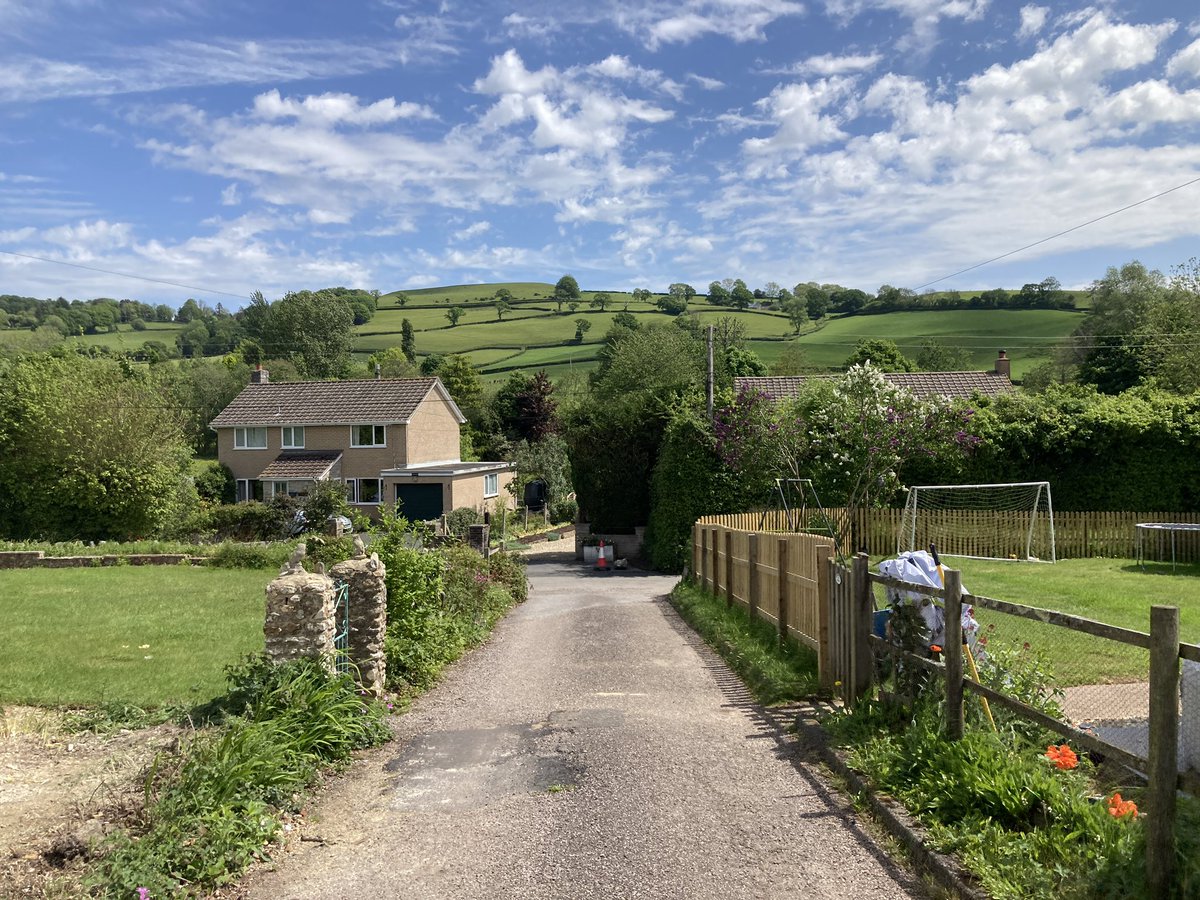 Spending the day in BEAUTIFUL East Devon for @TivHonTories today ☀️ 

#GettingOnWithTheJob 
#ToryDoorstep
#ToryCanvass