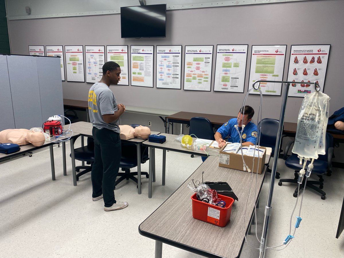 MSFireAcademy's tweet image. Getting the basics down! #EMTBasic #Skill testing today. #MSFA #EMT #Firefighter #Firechief