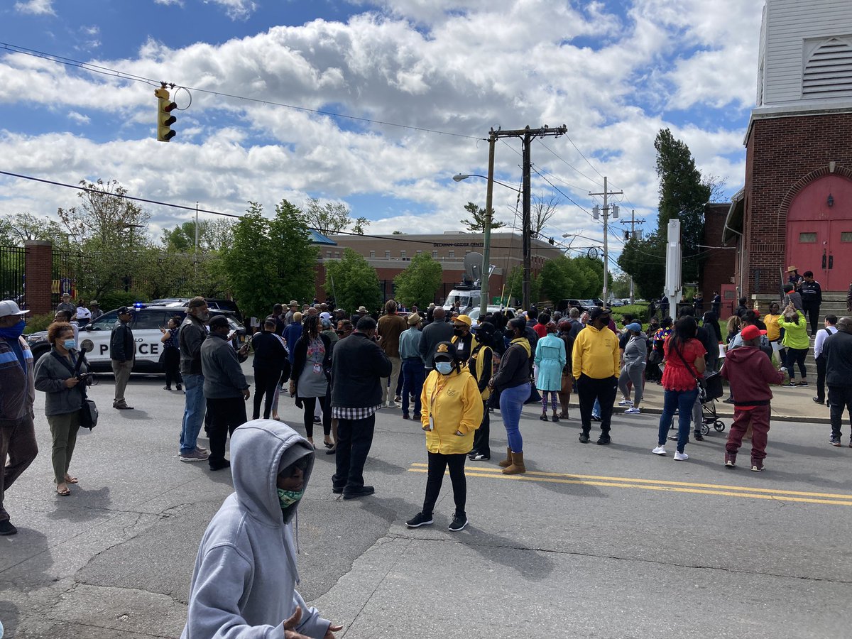 Dooley_ORourke's tweet photo. A large, vocal crowd is gathered outside the Delavan Grider Center. @POTUS is inside meeting with families of the victims of the Tops supermarket Masacre three days ago. @WGRZ https://t.co/A0JHfpPmgn