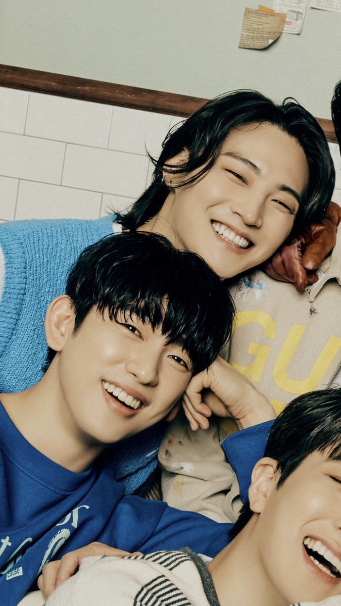 Ps_Kw's tweet photo. ผมอะอึ้มมมม ตะละหล่องต๋องแต๋ง ซื้อที่หมดไปเป็นแสน ผมอะอึ้มมมม ค่าใต้โต๊ะอีกสองแสน ค่าชุดคู่อีกสามแสน https://t.co/6eaMdZvWCf