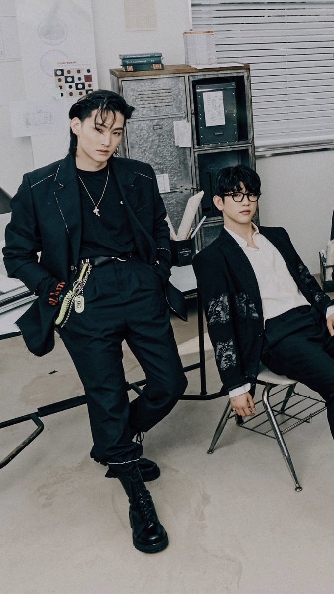 Ps_Kw's tweet photo. ผมอะอึ้มมมม ตะละหล่องต๋องแต๋ง ซื้อที่หมดไปเป็นแสน ผมอะอึ้มมมม ค่าใต้โต๊ะอีกสองแสน ค่าชุดคู่อีกสามแสน https://t.co/6eaMdZvWCf