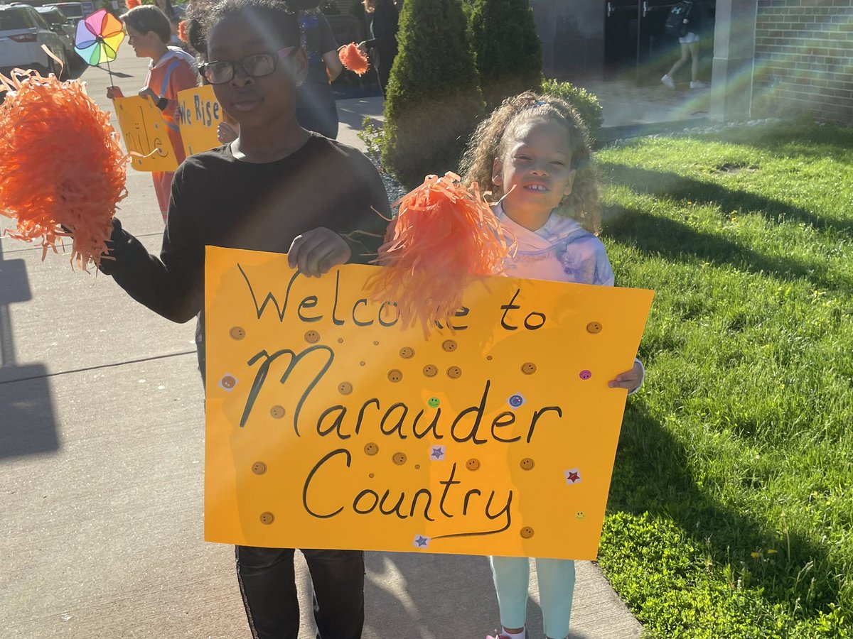 villak_villa's tweet photo. We love our CHS Marauders! #maraudercountry #GSDPride #TerrificTuesday #choosingorange @CHSMarauder @shultzatcarlson https://t.co/cyzrqiZD9A