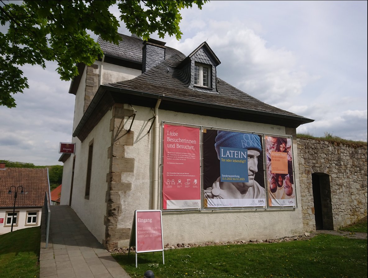 WeisserBernhard's tweet photo. Manche Diskussionen wiederholen sich: "#Latein. Tot oder lebendig?"  ist eine davon. Das Kloster #Dalheim hat daraus eine #Ausstellung gemacht. Das #Münzkabinett_Berlin @kulturspk ist mit Leihgaben dabei.  #museumistmehr Foto: Jens Dornheim, der die Leihgaben betreut hat. https://t.co/RinsViX2T3