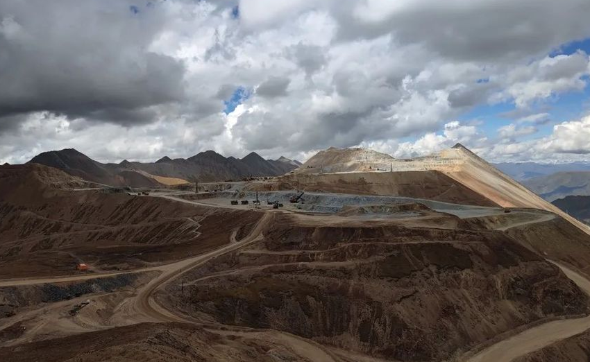 im_mining's tweet photo. Chinese #fleetmanagement system major #BeijingSoly recently commissioned its solution at the world's highest mine, Qulong, part of #ZijinMining's #TibetJulongCopper & #Husab in #Namibia, one of the world's leading #uranium mines, operated by #SwakopUranium https://t.co/MzrorBjY5w https://t.co/dQBnqZcWgv