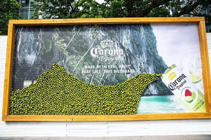 CornflakesMedia's tweet photo. Beer brand 'Corona' launched a billboard in UK to promote its Tropical Beer. 

The aim of the billboard was to show that it's made from real fruit and hence they used 100s of fruits to make the billboard.#advertisement #DigitalMarketing #SocialMedia #SocialMediamarketing https://t.co/0aauvdaUrQ