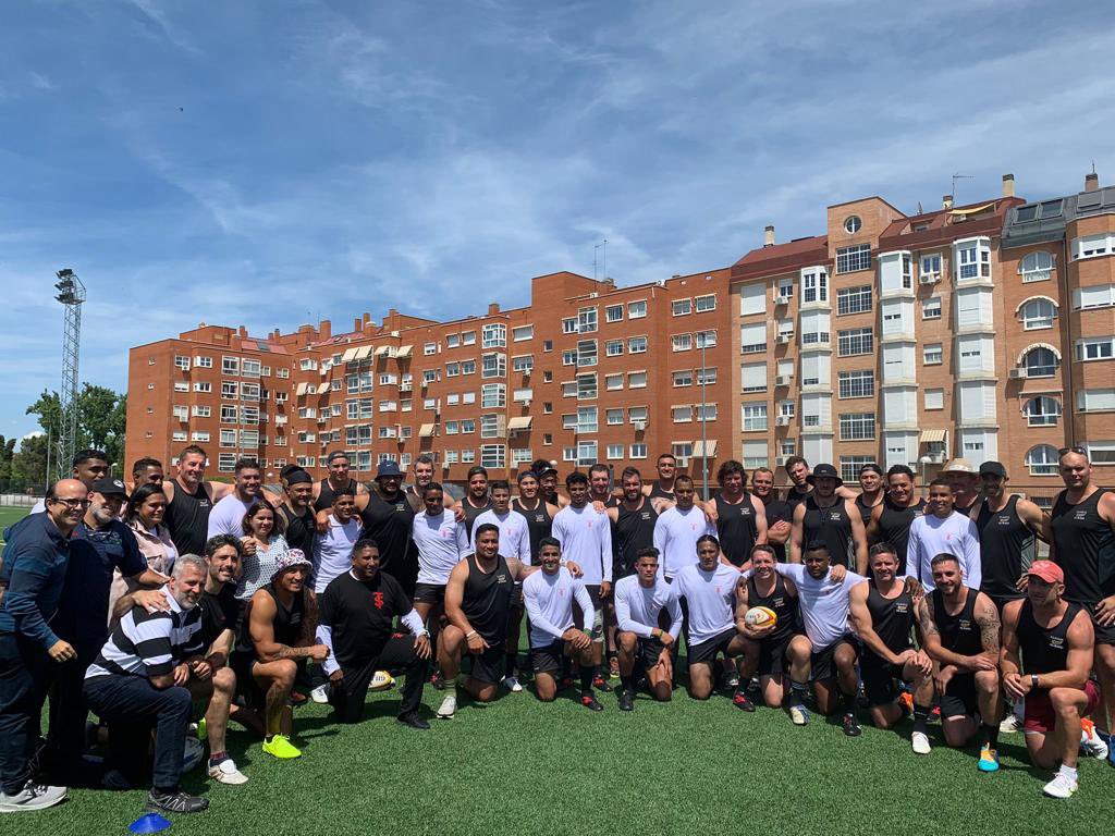 LuisOlavarrieta's tweet photo. Orgullo | Nuestro equipo de rugby se encuentra en España representando a Venezuela. 

En la gráfica están junto a All Blacks de Nueva Zelanda, considerado el mejor equipo del mundo.

¡Vamos Alcatraz! 🇻🇪 https://t.co/PoVFv8OF5r