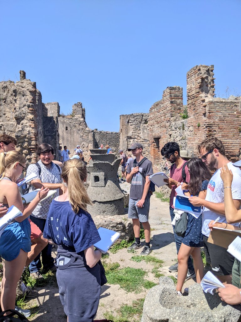 Classics22FSP's tweet photo. Pompeian Presentations Day II: bread &amp; Circuses! 🥖🌋🗡️
@Classics22FSP students led their classmates through the Amphitheater -a site of bloody #gladiator matches- and the bakeries of #Pompeii. The group then stopped at the famous Villa of the Mysteries en route to #Herculaneum! https://t.co/Jwx337DkHQ