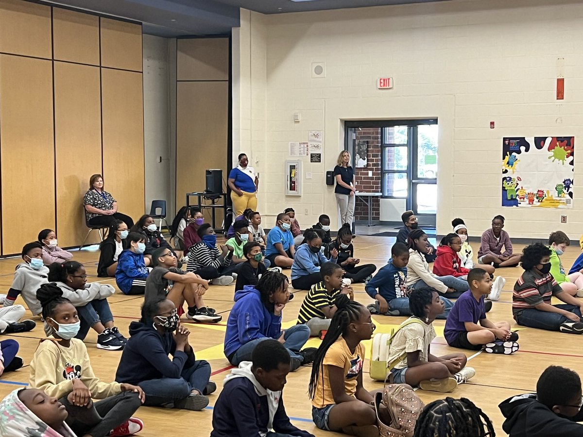 thatcoolcounsel's tweet photo. We had a great time talking to our future Leopards! #PowerInUs @DannerKR @LMS_Boyd @ZooBotLMS @SEstarsR2 https://t.co/DJ0ArGFL2M