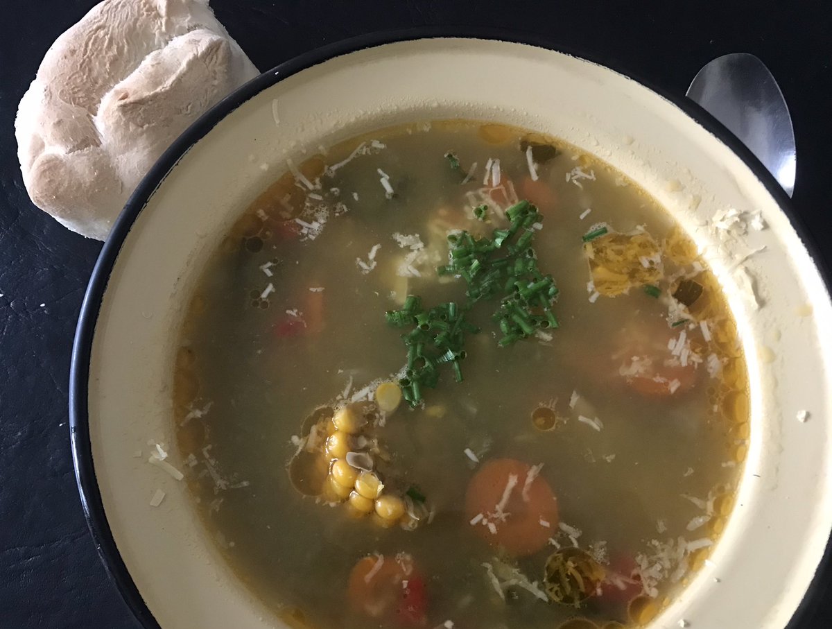 fotoscejas's tweet photo. La sopa de la abuela y luego viene la instancia superior: la sopa de verdura y pollo by Cejas!
#CeroHumildad https://t.co/Aqe44w2od7